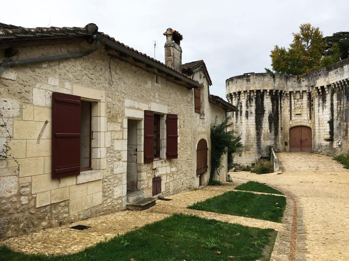 Au Pied Du Chateau Bourdeilles Exterior photo