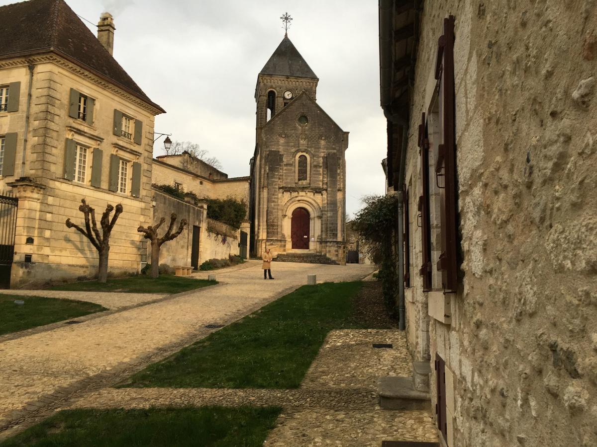 Au Pied Du Chateau Bourdeilles Exterior photo